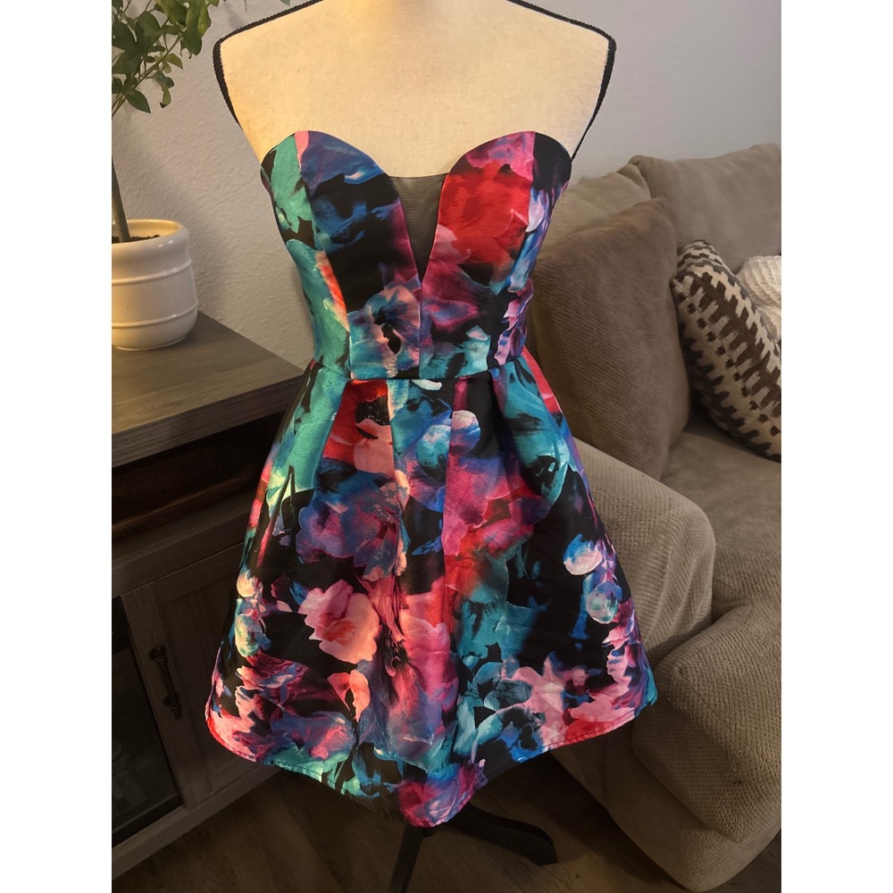 B. Darlin Floral Strapless Fit and Flare Mini size 7/8Dress Mesh Plunge Blue